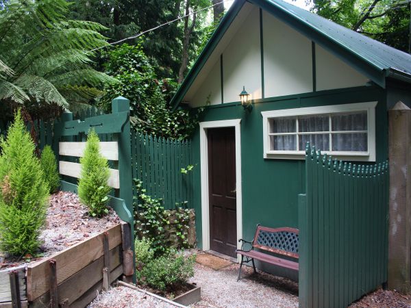Lotus Lodges: Hush Cottage & Charmed Cabin - Accommodation in Bendigo